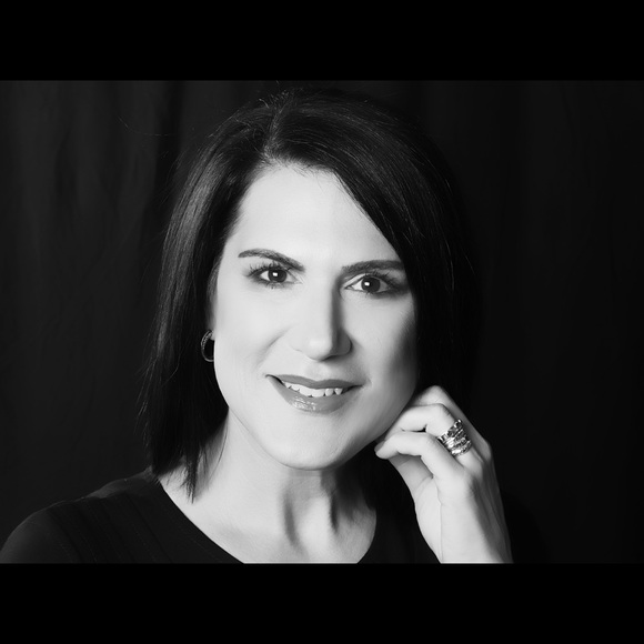 Meet your Posher, Lisa - Picture 3 of 6